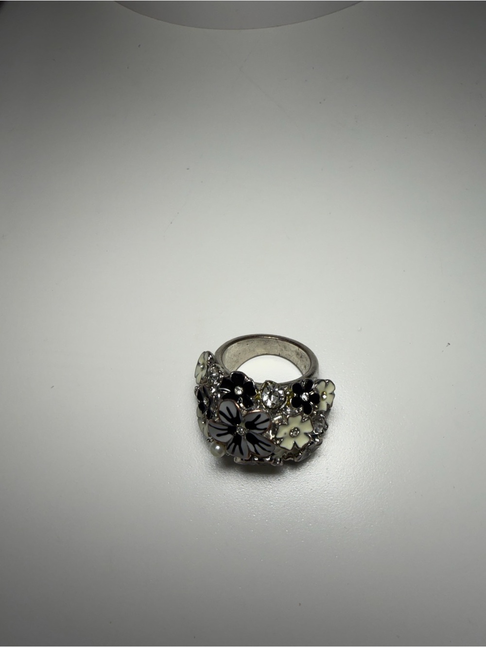 Floral Cluster Statement Ring - Black & Cream